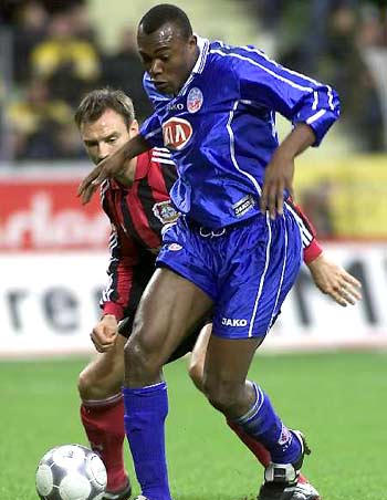 他贡献了 他贡献了